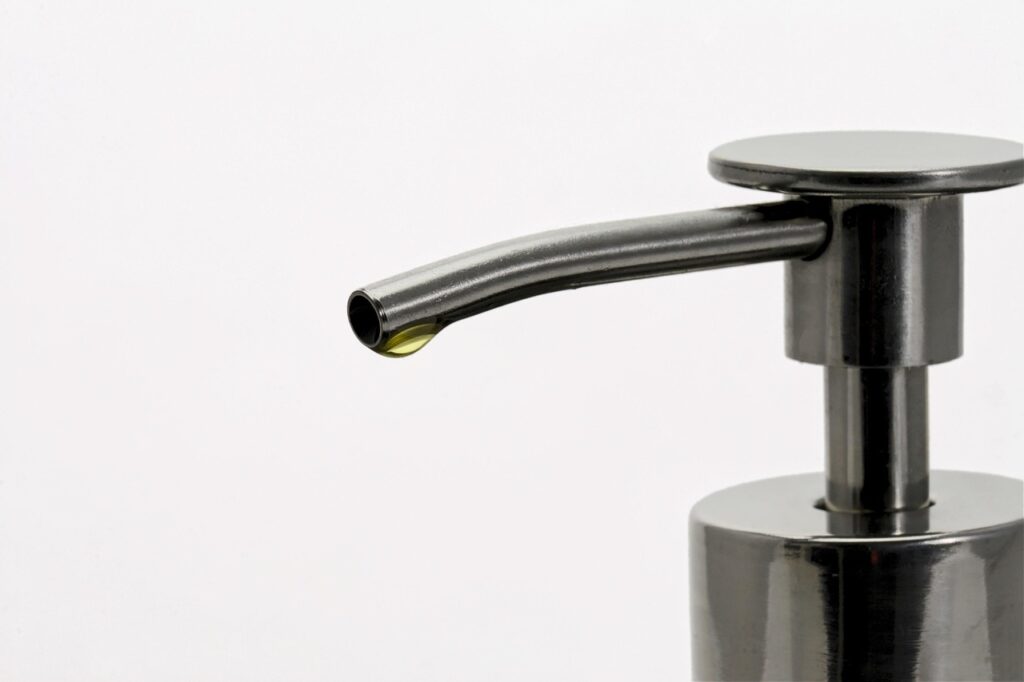 Brent crude hovers near 9 a barrel as Ukraine resumes energy strikes, tankers attacked in Middle East