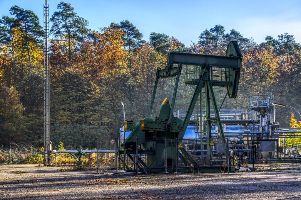Brent oil touches 0 as Iran escalates Hormuz attacks, Ukraine vows to hit Russian refineries