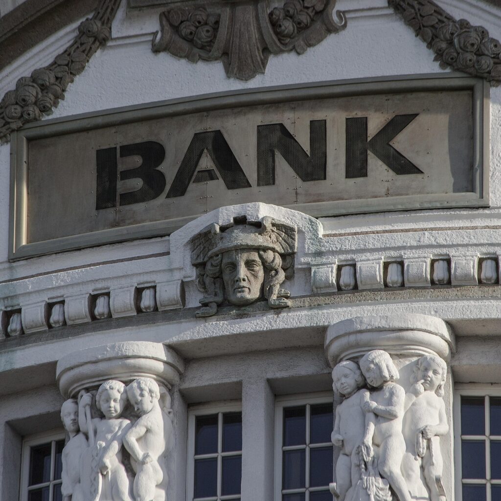 European stocks buck tech-led global rout; bank earnings roll in