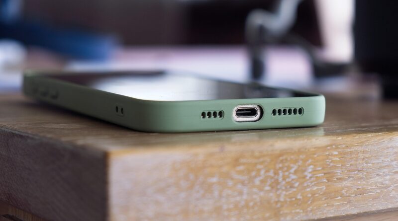 Apple discloses deal to hire team and license tech from personalized podcast startup Huxe
